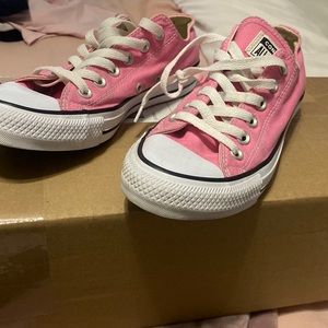 Women’s converse size 7